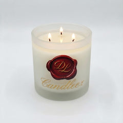 شمعة Lavendrin من Candlez بعبوة بيضاء و3 فتائل